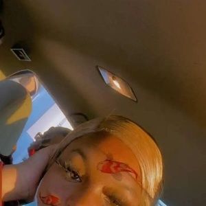 Meet your Posher, Joelle